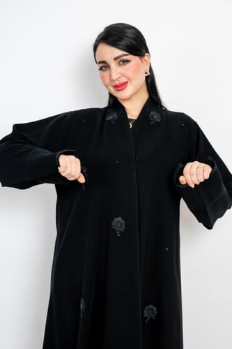 عباية كريب فخامه سواد فاحم نص كلوش خرز يدوي