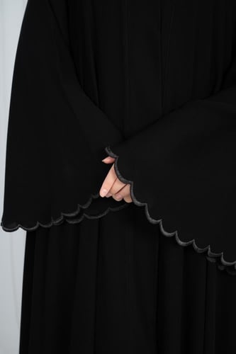 عباية كلوش كريب سيراميك بسواد فاحم وأكمام بالونة م...