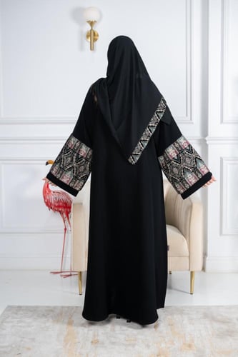 عباية كريب فيراري نص كلوش مع تطريز كمبيوتر ملون وأ...