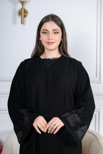 عباية سيراميك سواد فاحم نص كلوش بتطريز ورد كمبيوتر