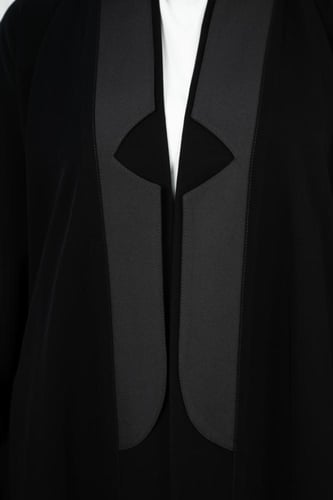 عباية كريب سيراميك درجة أولى بسواد فاحم وأكمام مرب...