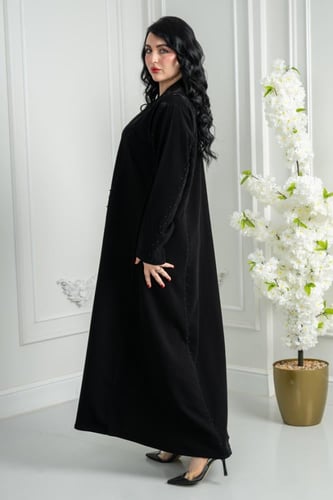 عباية كريب بسواد فاحم