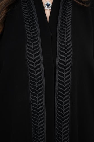 عباية بشت فاخرة سواد فاحم