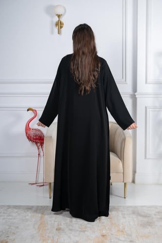 عباية بكسرتين بأزرار ديكور على الصدر