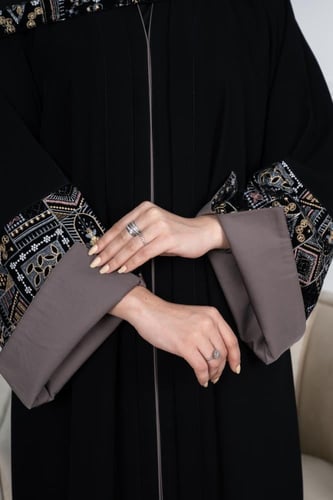 عباية سيدة الخليج كريب فيراري