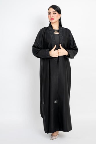 عباية لف نص كلوش بتطريز اسود وخرز يدوي على الصدر و...