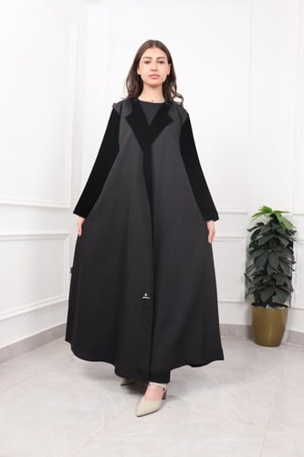 عباية مخمل أسود: تألقي بإطلالة راقية وفريدة