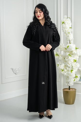 عباية كريب بسواد فاحم