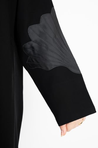 عبابة كريب فخامه نص كلوش بتصميم أنيق