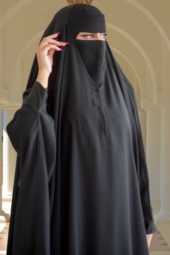 عباية بشت رأس مشلح – نواعم حرير للستر والراحة