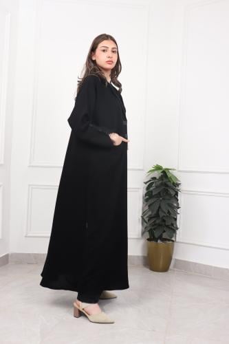 عباية بقفلة زرار مع جيوب وزرار على الكمام