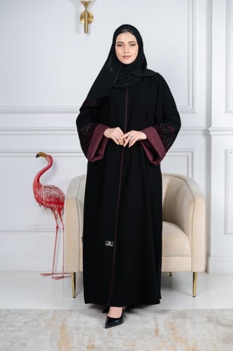 عباية كريب فيراري درجة أولى بتطريز عنابي وذهبي