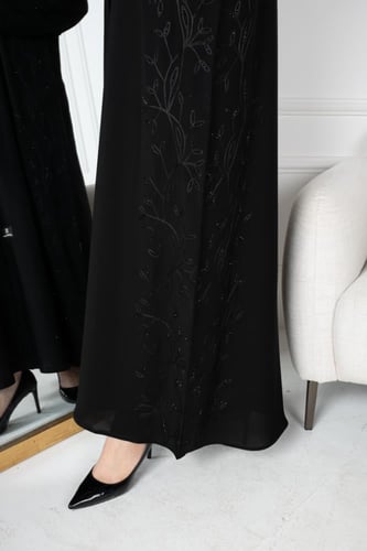 عباية نواعم كوري بتطريز وكريستال فاخر