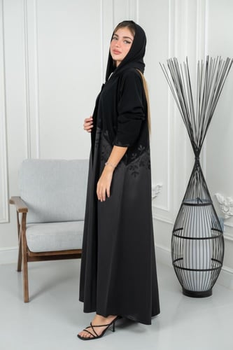 عباية كريب فاخرة بسواد فاحم وتفته سافانا بأكمام مط...