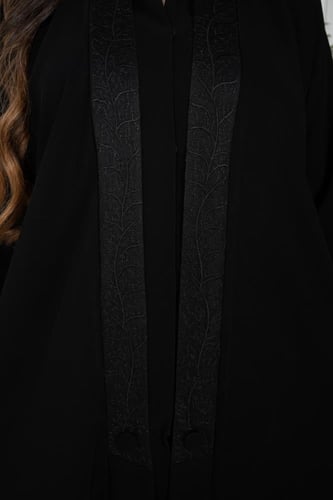 عباية كريب ملكي نص كلوش بتطريز فخم وكريستال متألق