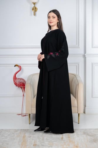 عباية كريب فيراري أنيقة وفاخرة بأكمام مربعة ومبطنه