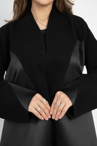 عباية مزيج كريب وتفته أصلي مع قصة شكل V على الصدر