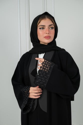 عباية كريب سيراميك درجة أولى بسواد فاحم وأكمام مرب...