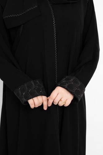 عباية كريب ملكي لف نص كلوش بايطار تطريز كرستال