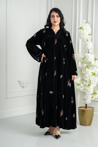 عباية مخمل تيجان فاخرة بتطريز ورود ملون