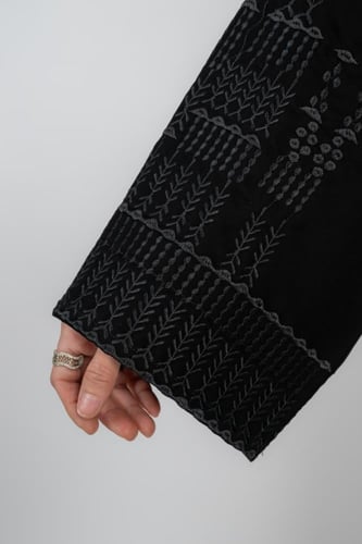 عباية كريب سيراميك مطرزة فضي