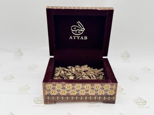 25 جرام عود دقه فيتنامي فاخر داخل صندوق خشبي مصنوع ومرسوم يدويًا بفن الخاتم .