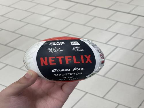 كرة المفأجات من نتفلكس