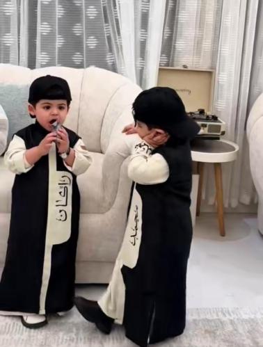 طقم العيد للأطفال جديد ثوب مع دقله