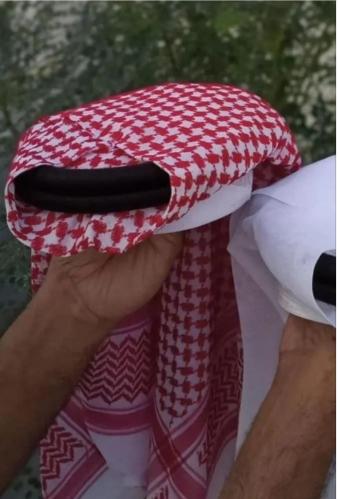 شماغ وعقال مخيط مع بعض