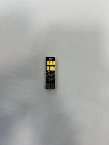 لمبة يو اس بي ( كريمي ) تركب لجميع السيارات