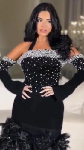 فستان اسود كريب