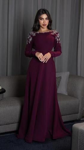 فستان الوردة المطرزة