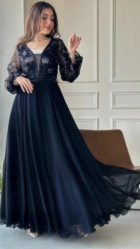 فستان أسود بفصوص