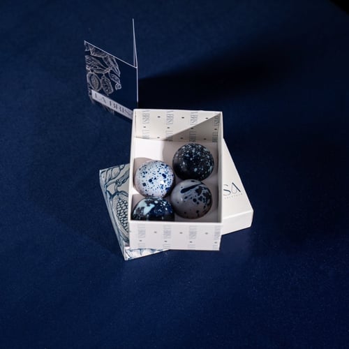 La Brisa blue box
