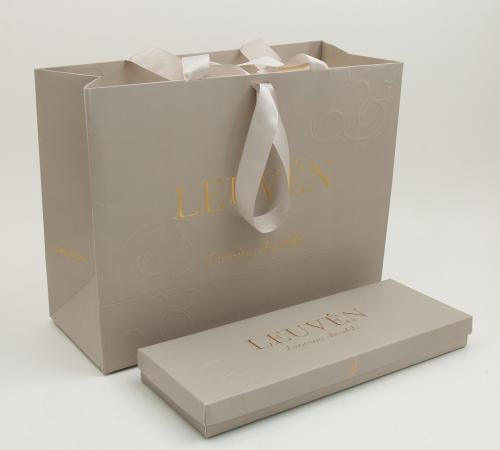 بوكس شوكلاتة يحتوي على 24 صنف من الاصناف الأكثر مب...