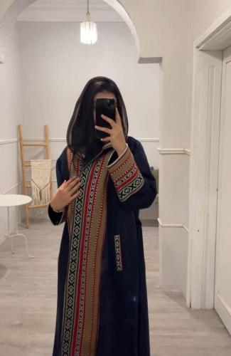 بشت جوخ نسائي مطرزه بسدو انيق معا قبعه لون كحلي