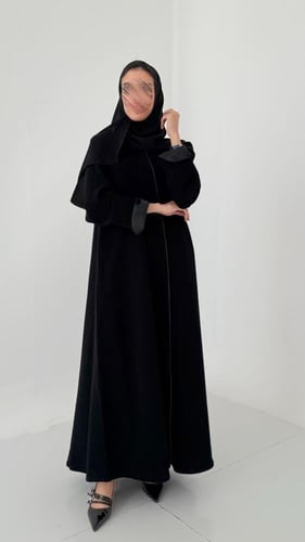 عباية كريب ملكي أسود