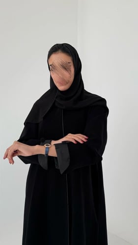 عباية كريب ملكي أسود