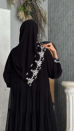 عباية كريب ملكي أسود