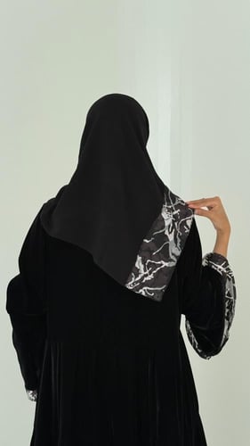 عباية مخمل كسرات