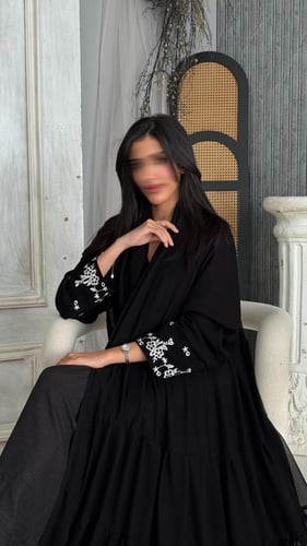 عباية كريب ملكي أسود