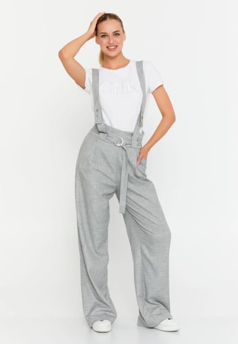 جمبسوت رمادي مع تيشيرت ابيض