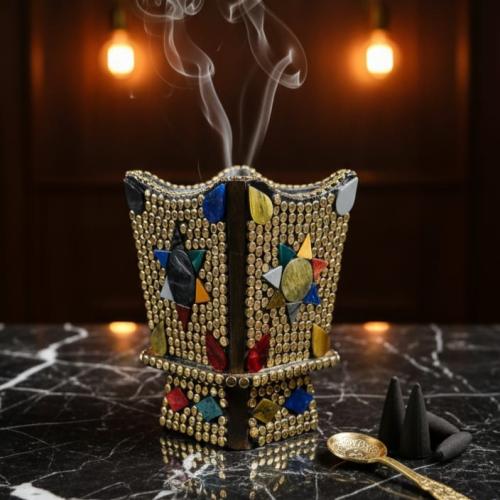 مبخرة خشب طبيعي مطرزة باالفصوص