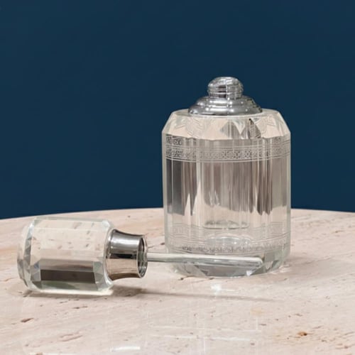 كرستال فاخر بنقش فضي يأتي داخل صندوق خشبي فخم حجم...