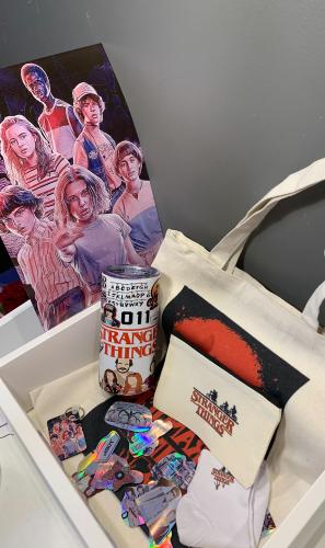 بوكس سترينجر ثينقز بوكس (تم تعديل حجم المق الي كبي...