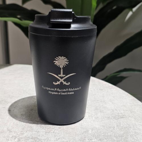 مق اسود بشعار المملكة العربية السعودية