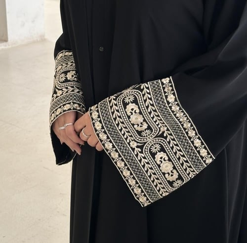 عباية آصايل ( تطريز ، قماش ملكي ) نص كلوش