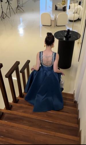 فستان مزين بكرستال