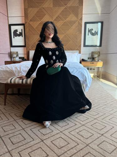 فستان مخمل مطرز