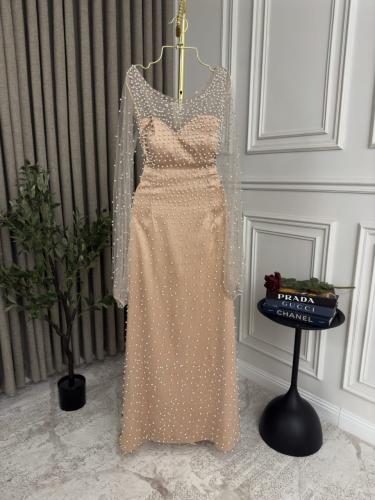 فستان مطرز بلؤلؤ